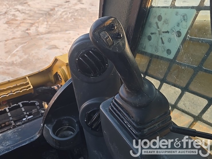 2022-caterpillar-289d3-image-96