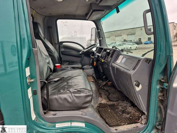 2014-isuzu-nqr-image-29