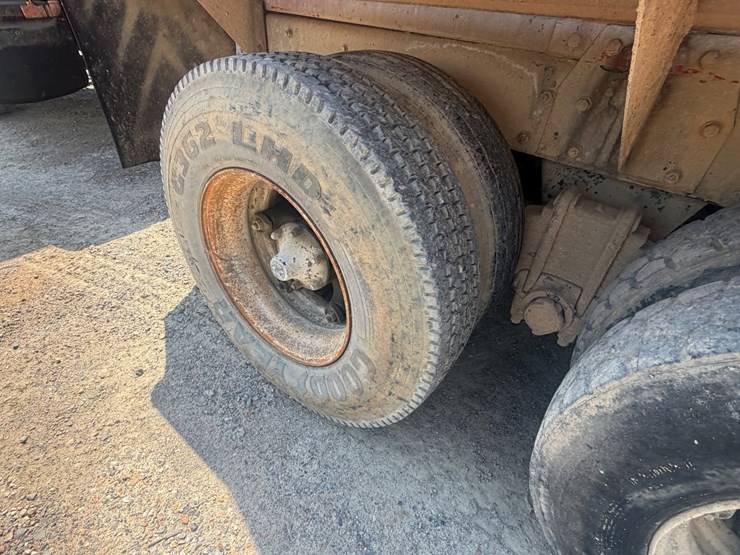 #31932-•-1986-mack-dm6-tandem-axle-concrete-truck-image-8