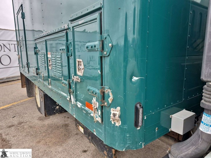 2016-isuzu-nqr-image-30