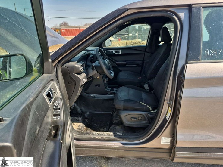 2020-ford-explorer-image-11