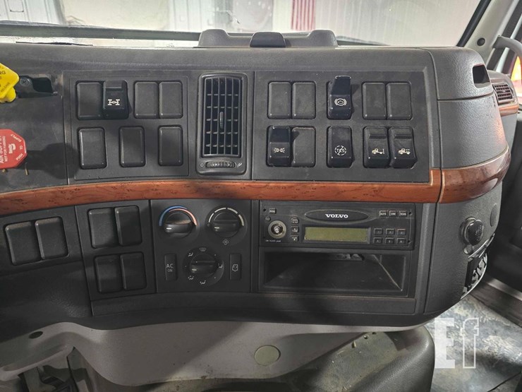 2008-volvo-vnm64200-image-14