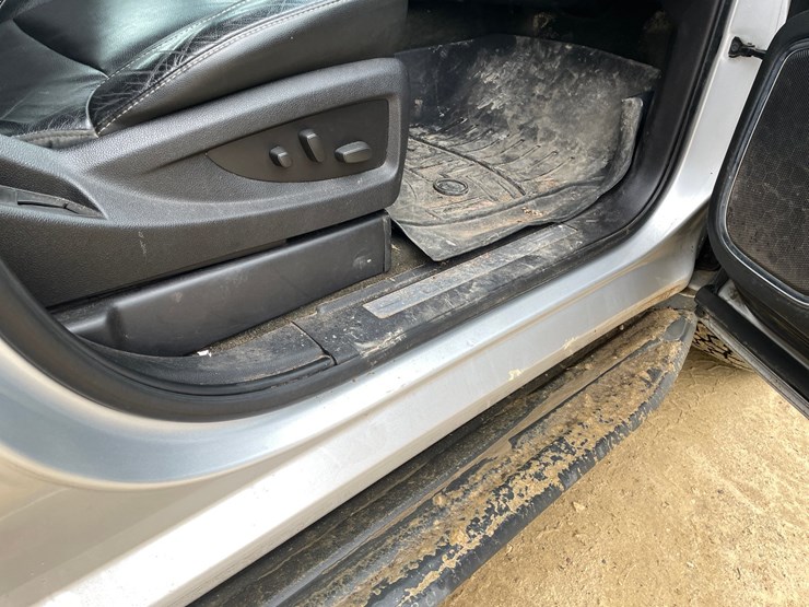 2015-chevrolet-suburban-image-43