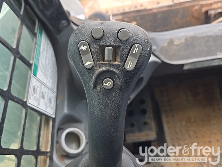 2021-bobcat-t740-image-87