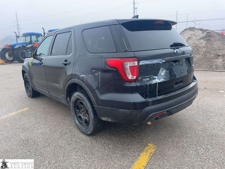 2017-ford-explorer-image-7