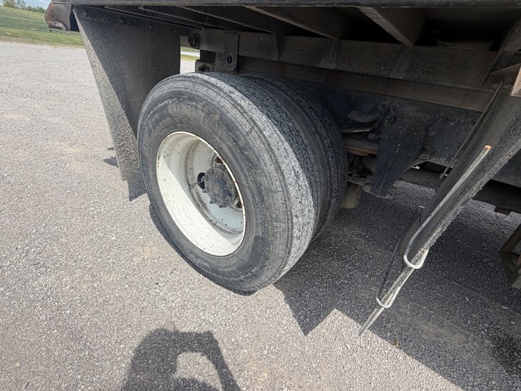 2020-freightliner-m2-106-image-21