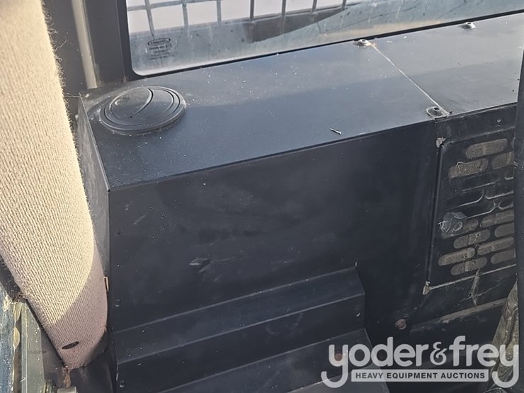 2016-case-750m-image-83