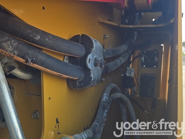 2022-caterpillar-289d3-image-37