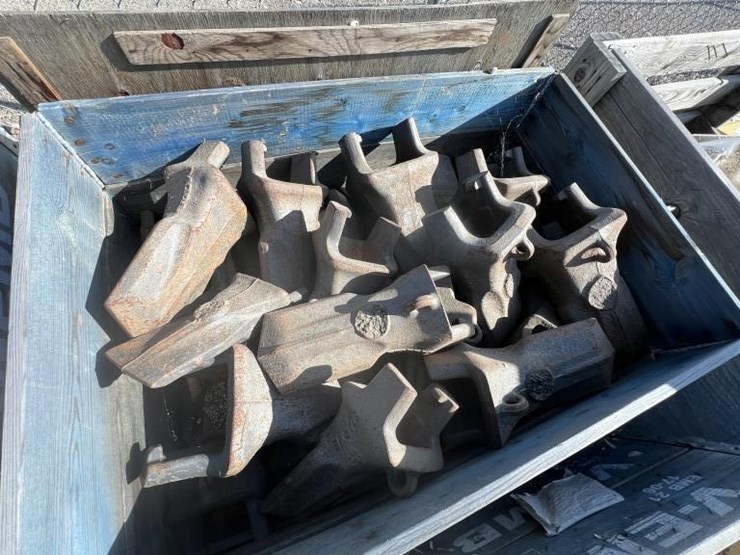 volvo-dig-bucket-teeth-image-1