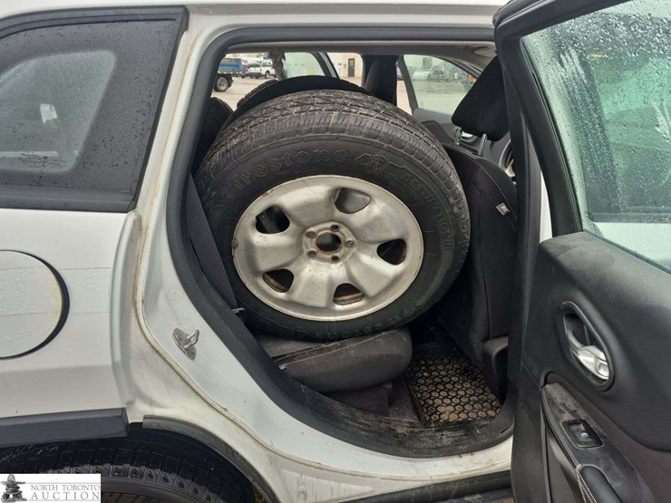 2016-jeep-cherokee-image-27