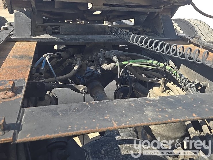 2014-freightliner-cascadia-113-image-44