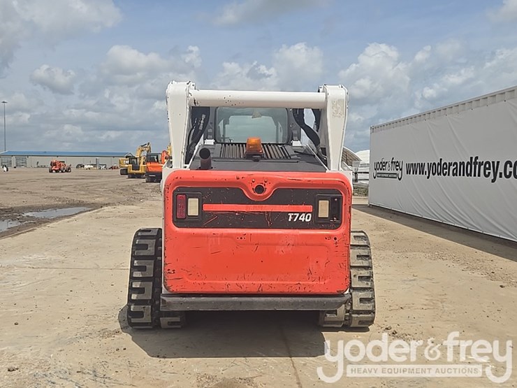 2021-bobcat-t740-image-4