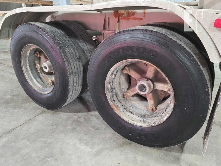 40-foot-pneumatic-tank-trailer-image-19