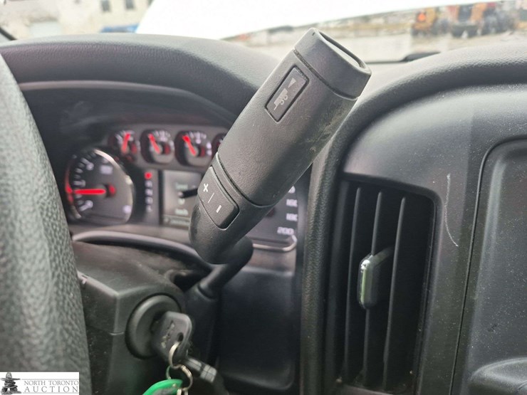 2018-chevrolet-silverado-1500-image-18