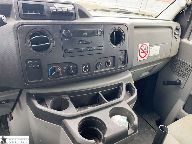 2011-ford-cargo-image-12