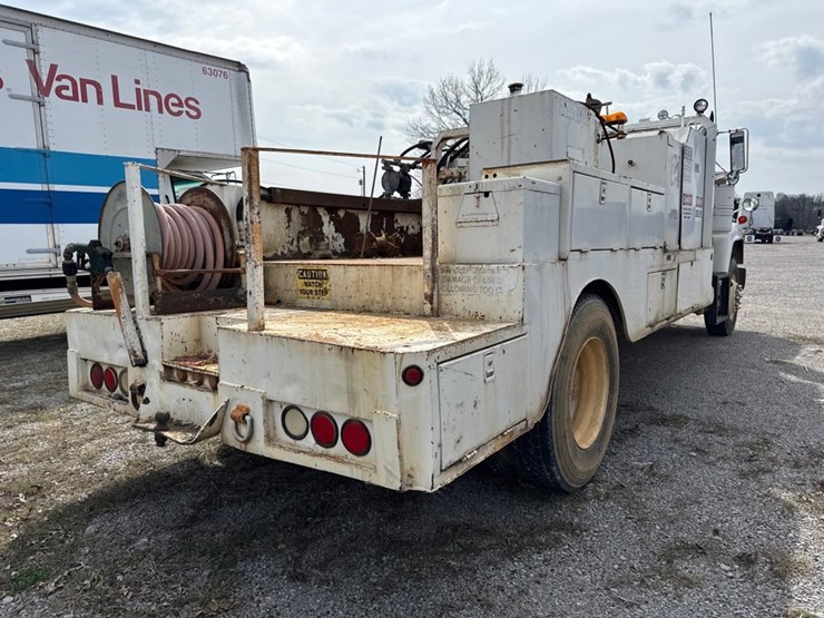 #31721-•-1989-mack-r690t-single-axle-fuel-truck-image-3