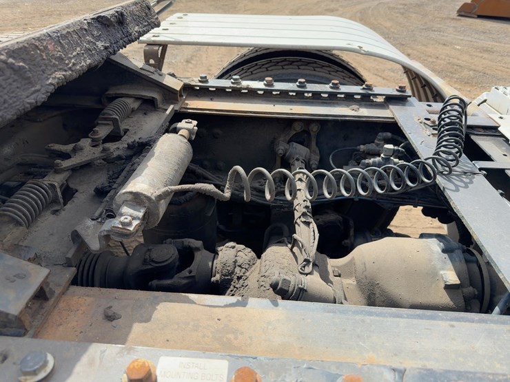 2018-mack-pinnacle-cxu613-image-17