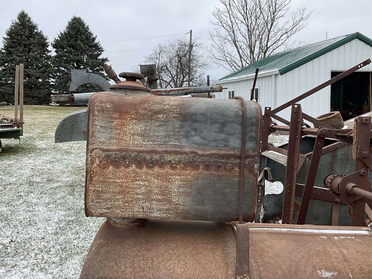 fordson-with-mounted-gleaner-combine-image-43