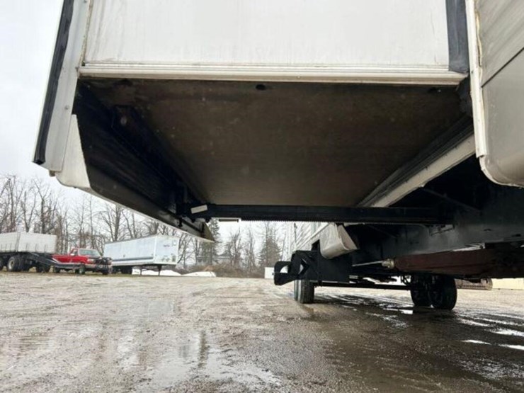 2010-gulf-stream-innsbruck-supreme-lodge-40tbs-t/a-image-37