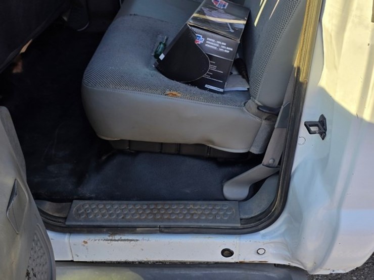 2004-ford-f350-image-41