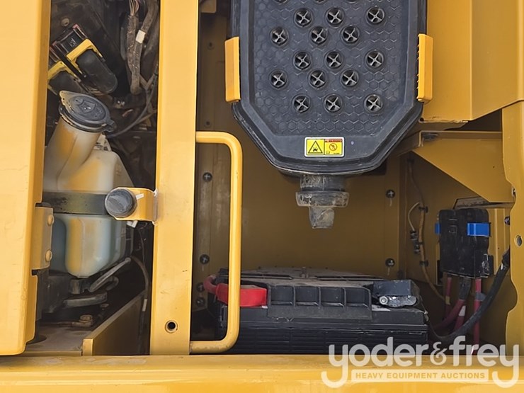 2019-caterpillar-336-image-38