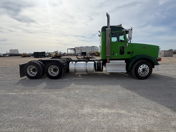2021-peterbilt-367-image-4