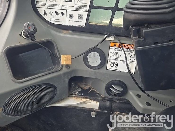 2021-bobcat-t740-image-95