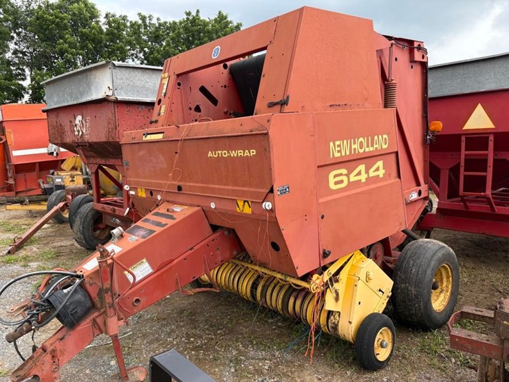 new-holland-644-image-3