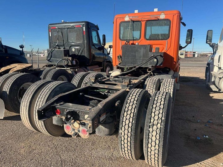 2014-freightliner-cascadia-image-4