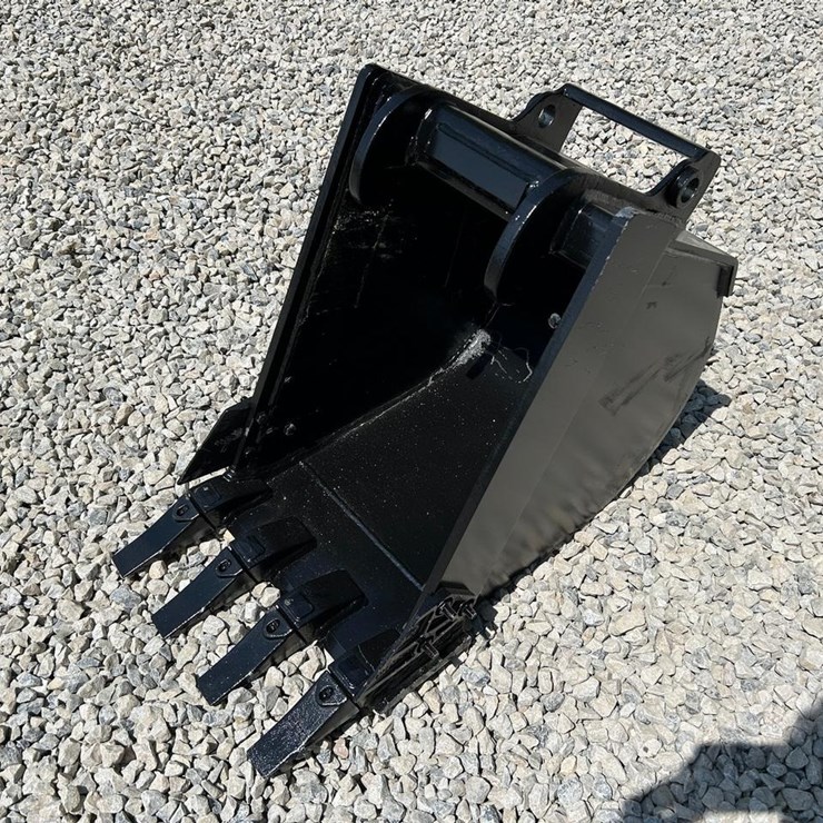 18" X-Change Bucket For A Bobcat Excavator