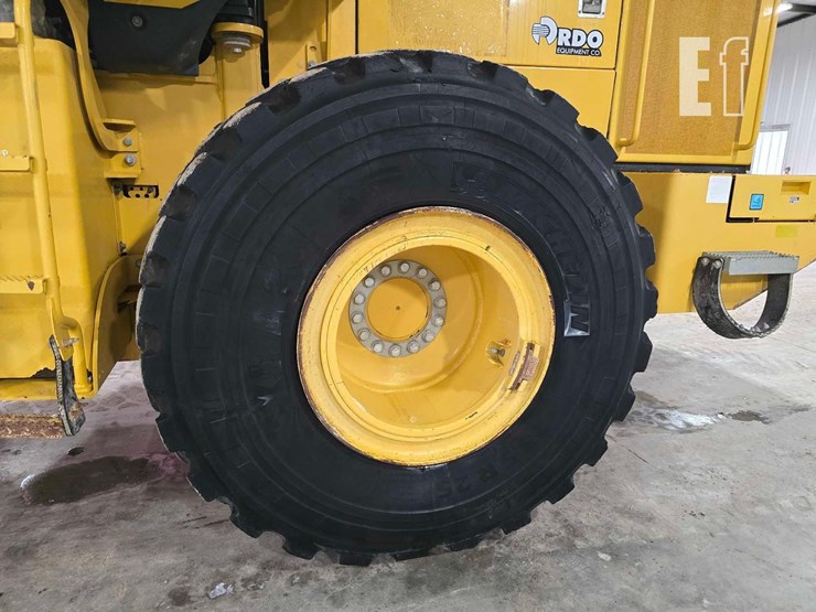 2017-deere-644k-image-27