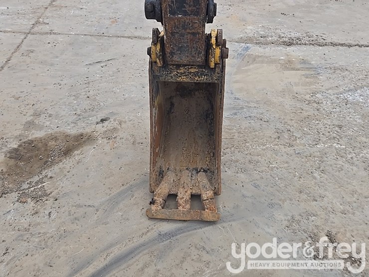 2022-deere-26g-image-24