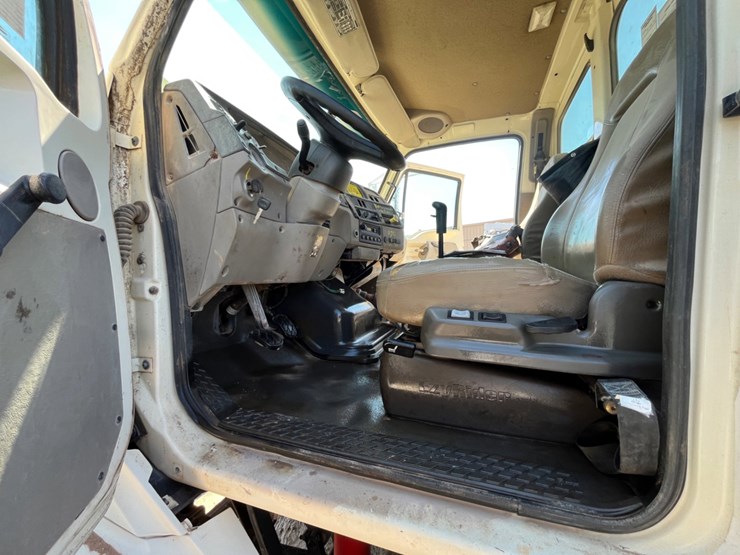 2007-sterling-lt7500-image-16