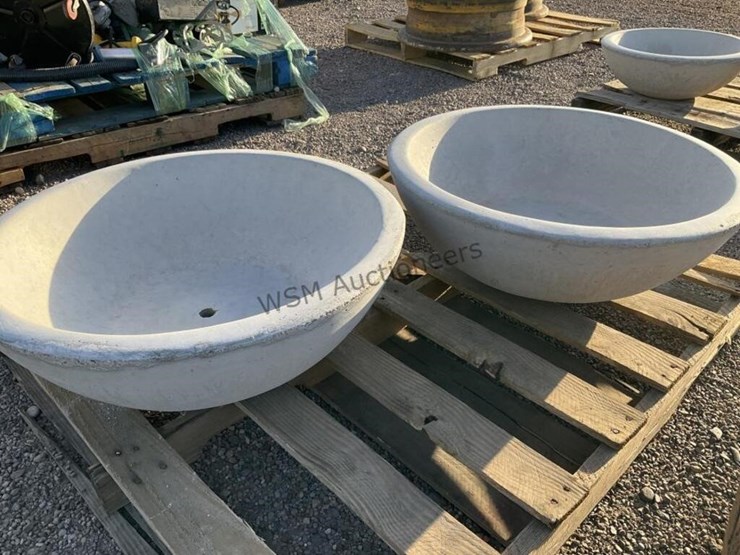 (2)-concrete-planters-image-3