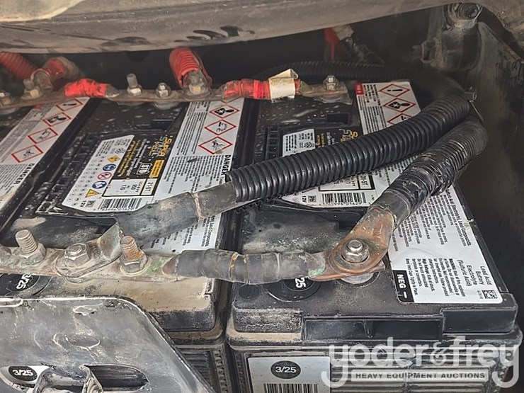 2011-freightliner-cascadia-125-image-34