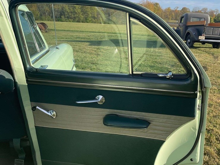 1953-ford-customline-sedan-image-58