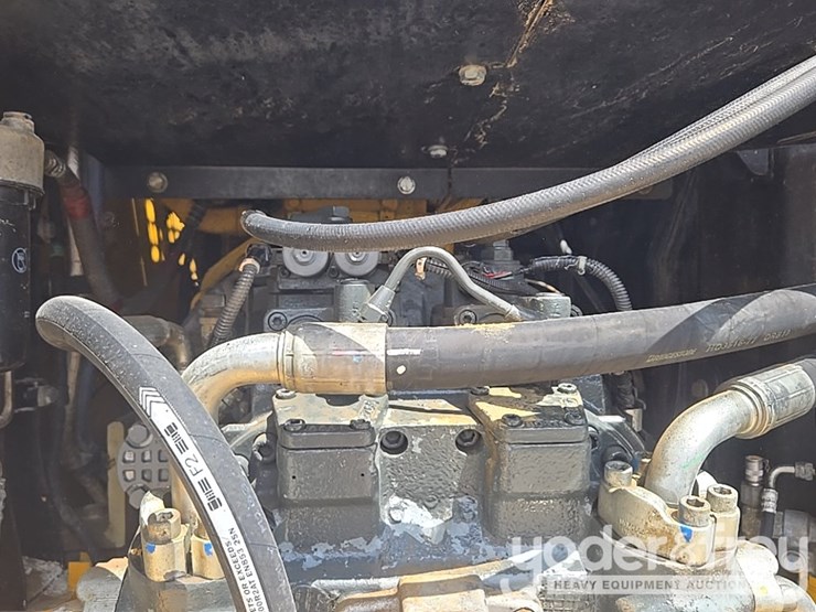 2017-deere-210g-lc-image-65