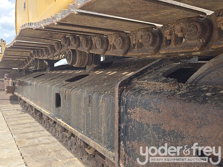 2017-deere-210g-lc-image-22