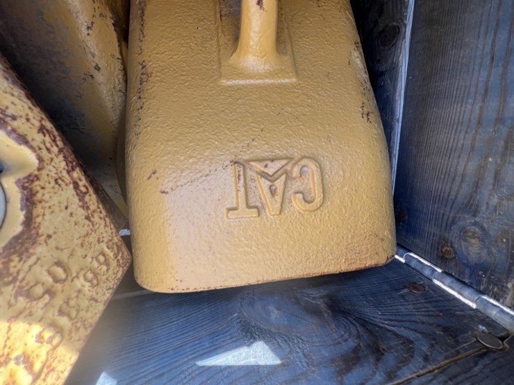 caterpillar-dig-bucket-teeth-image-3