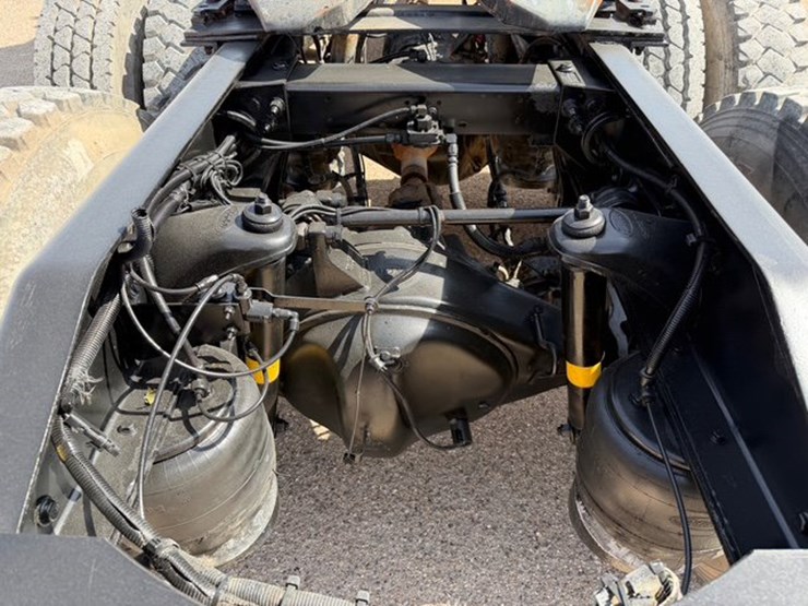 2009-peterbilt-388-image-8