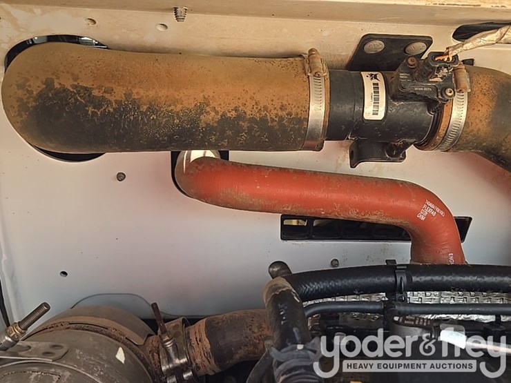 2021-bobcat-t740-image-72