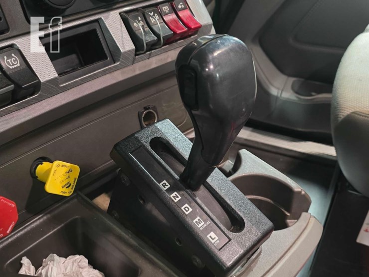 2016-kenworth-t880-image-15