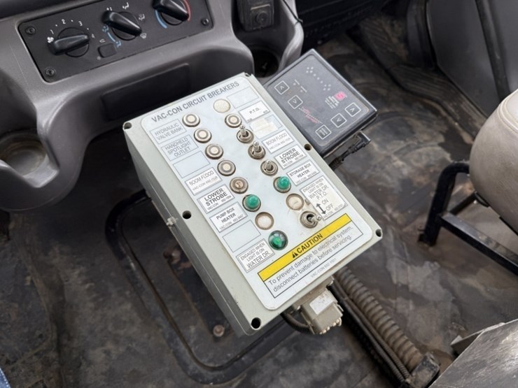 2011-freightliner-vac-con-t/a-vacuum-truck-image-34