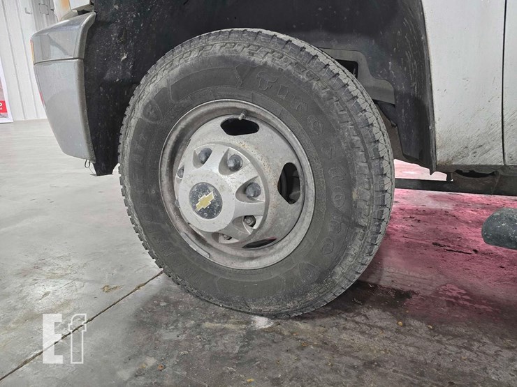 2014-chevrolet-silverado-3500hd-image-16