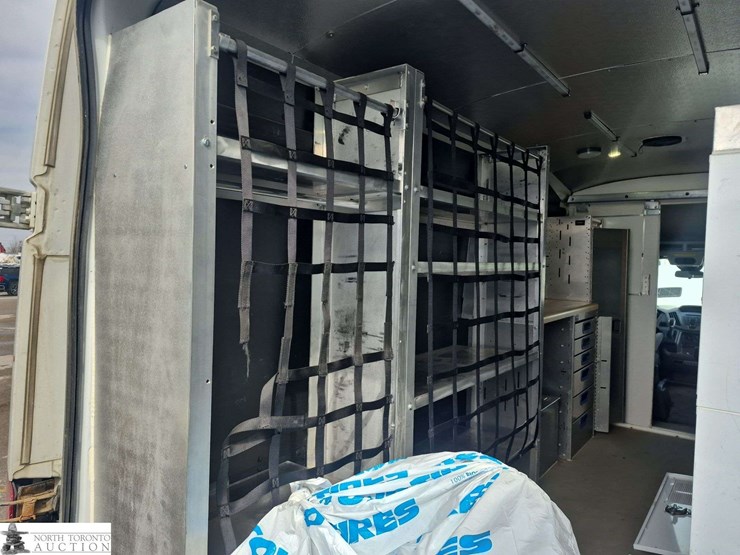 2016-ford-transit-image-26