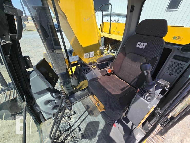 2020-caterpillar-326-image-13