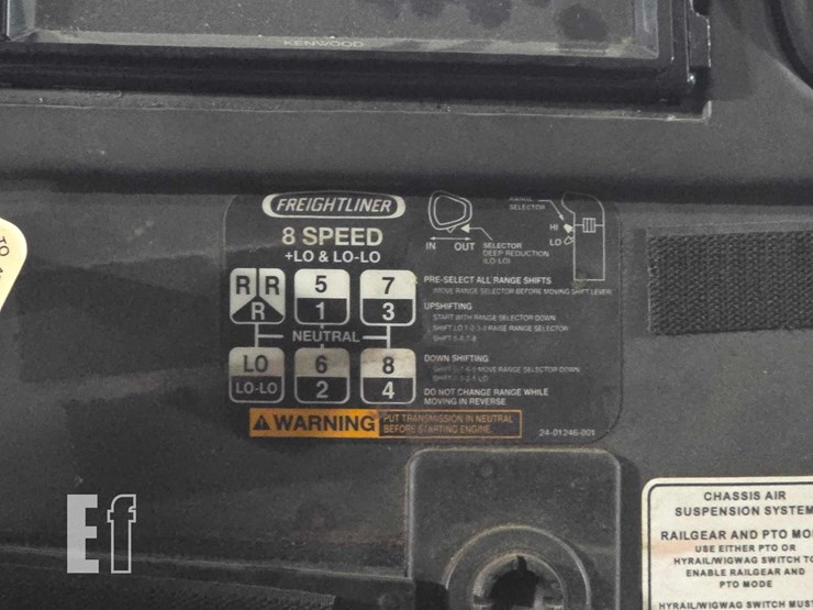 2012-freightliner-m2-106-image-26