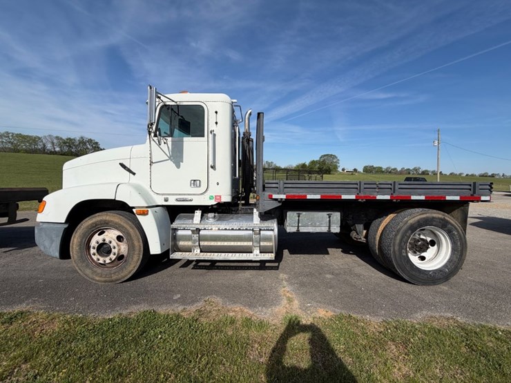 #31768-•-1998-freightliner-single-axle-truck-tractor-image-4