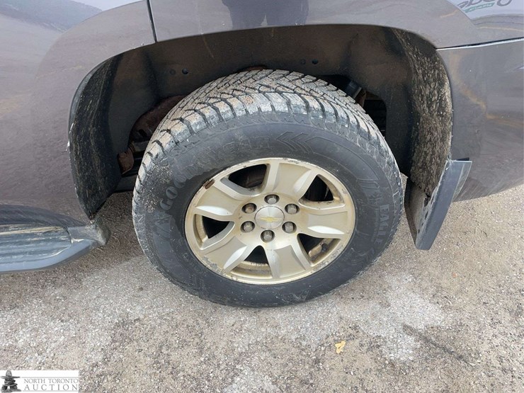 2017-chevrolet-tahoe-image-23