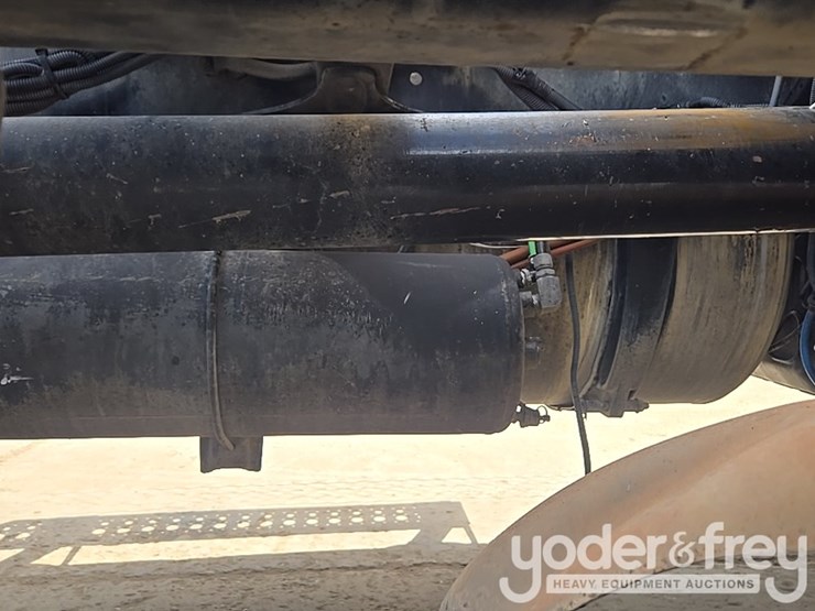 2012-freightliner-cascadia-125-image-49